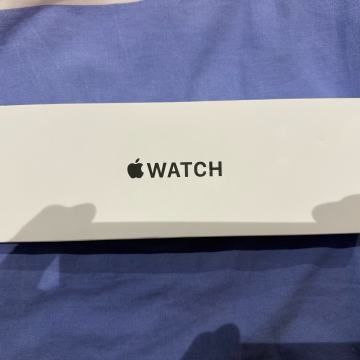 Apple Watch SE3 44mm starlight NOVO ZAPAKIRANO Vž-Zg-Os-Pu