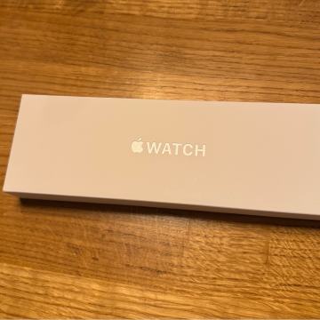 Apple Watch Series 10, 42mm, eSIM, JetBlack, novo, zapakirano, HT gara