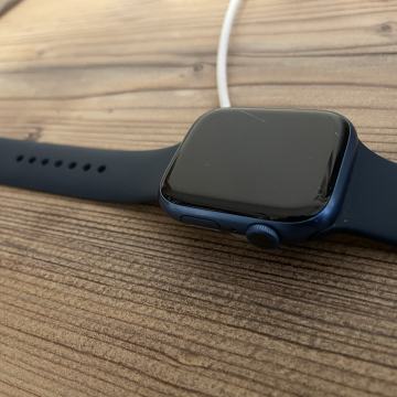 Apple Watch series 7, 45mm, space gray aluminium