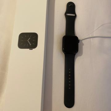 Apple Watch Series 6 44 MM novi u savršenom stanju