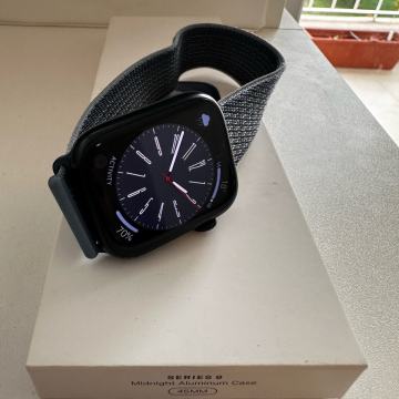 Apple Watch Series 9 (45mm) GPS – Midnight Aluminum | Odlično stanje