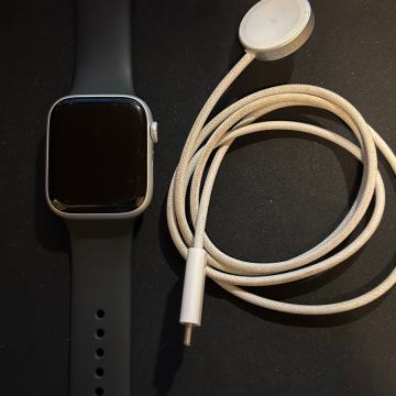 Apple watch serija 8 45mm