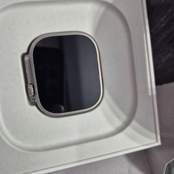 apple watch ultra titanium 88 % baterije