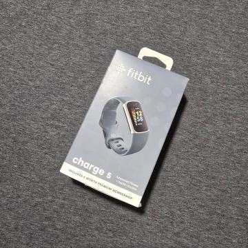 FitBit Charge 5