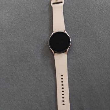 Galaxy Watch 4 sat