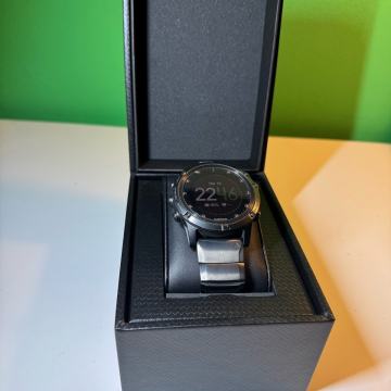 Garmin fenix 5x plus sapphire, titanska narukvica