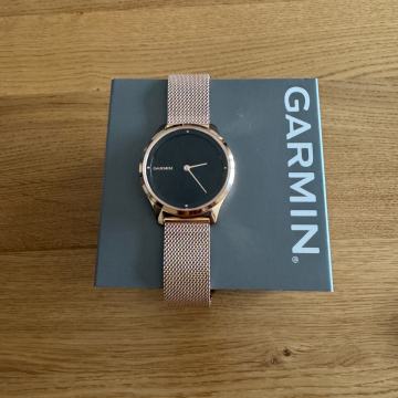 Garmin Vivomove Luxe pametni sat