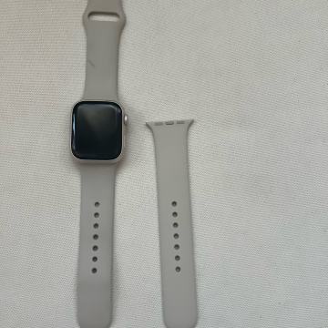 Pametni sat Apple I Watch 8, kućište 41mm, baterija 88%.