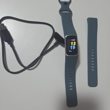 Pametni sat Fitbit Charge 5, plava, kao novo