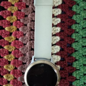 PAMETNI SAT S PUNO FUNKCIJA SA UGRAĐENOM BATERIJOM