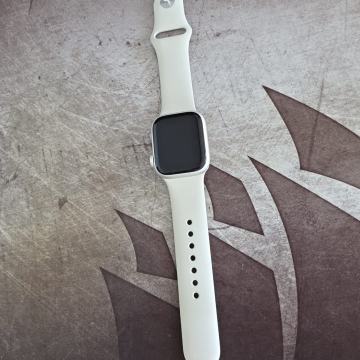 Prodajem Apple Watch 9 41mm Stalight
