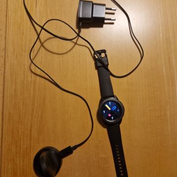 Prodajem Samsung Galaxy Watch 42mm
