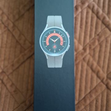 Samsung Galaxy Watch 5 pro 45mm titanium sivi, 85 €