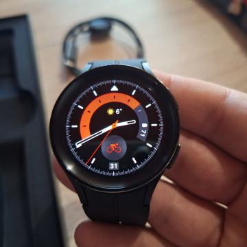 Samsung Galaxy Watch 5 PRO ,titanium crni