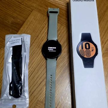P: Samsung Galaxy Watch4