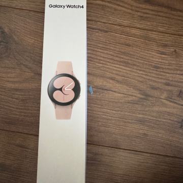 Samsung watch 4 gotovo nekoristen