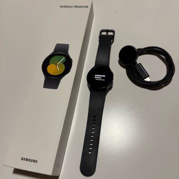 Samsung watch 5 40mm, crni, očuvan
