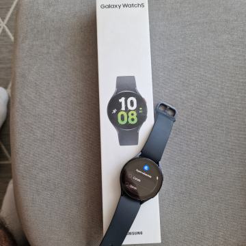 Samsung Watch 5 44mm crni