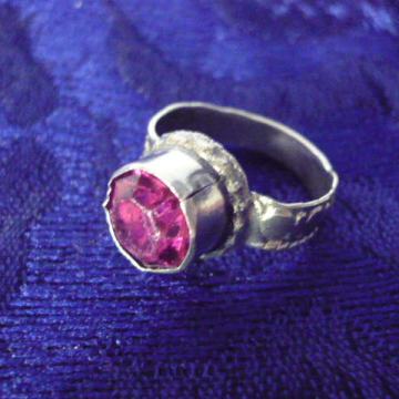 Antik prsten sa roza gemom sa vijenčićem