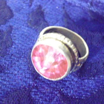 Antik prsten sa rozom gemom