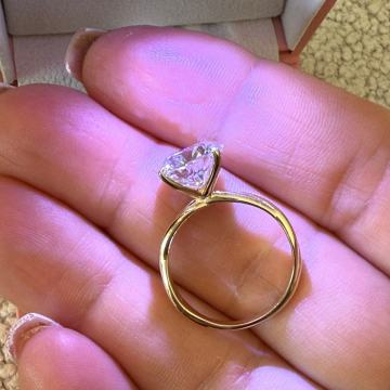 Dijamantni prsten 3.71 ct. sa 14 ct. zlatnim prstenom i IGI certifikat