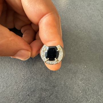 Muški prsten bijelo i žuto zlato oniks  i dijamanti 11.52g
