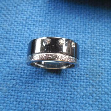 NOVI MUŠKI PRSTEN VELIČINA 14 AVON