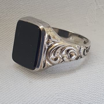MUŠKI SREBRNI PRSTEN PEČATNJAK SA ONIXOM AET DEKO 835