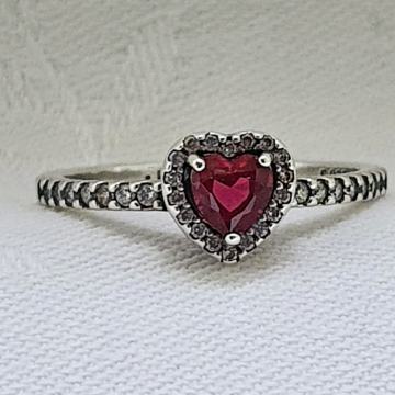 PANDORA SREBRNI PRSTEN SRCE CRVENI - NE NOSENO