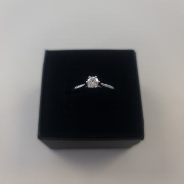 ZLATNI PRSTEN SA BRILJANTOM