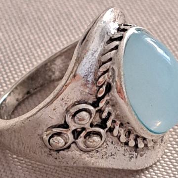 prsten sa akvamarinom