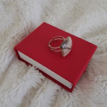 Prsten sa bračkim kamenom