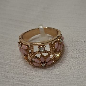 Prsten boja zlata s roza kamenčićima vel.M NOVO