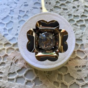 Prsten cvjetnog uzorka