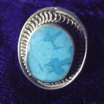 Prsten sa kamenom svijetlo-tamno nebesko plave boje, ovalni