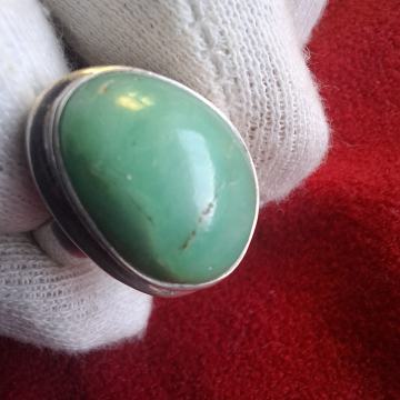 PRSTEN KRIZOPRAS SA SREBROM 925 11g (Mr.T)