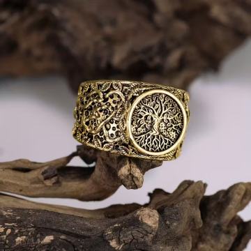 Prsten s nordijskim mitom i svjetskim drvetom Yggdrasila