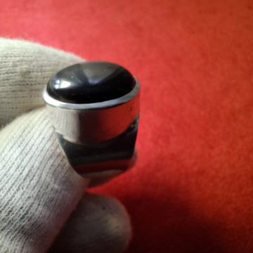 PRSTEN ONIX SA SREBROM 925 13,4g (Mr.T)