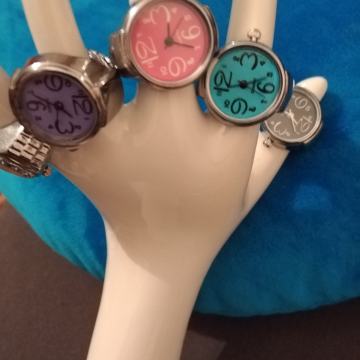 Sat prsten s elastičnim remenčićem