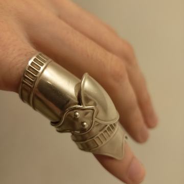 Prsten, pravo srebro 925, sa žigom, 10.7 g, očuvan, 100 eura