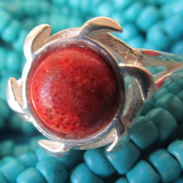 PRSTEN - SREBRO - KORALJ