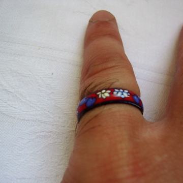 PRSTEN OD STAKLA  ili porculana RUČNO OSLIKAN VTG 1970-80