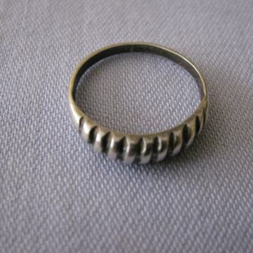 PRSTEN-tanki, rebrasti. Staro-oznaka 900. SAND-2