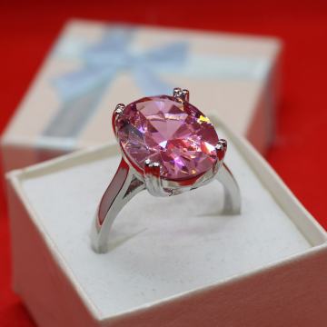 PRSTEN SA VELIKIM RUŽIČASTIM SAFIROM