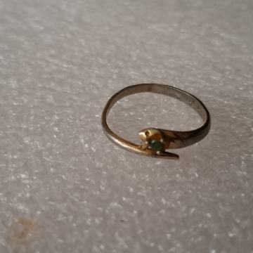 PRSTEN. ZMIJA sa zelenim kristalom. Staro sa žigom. Mob