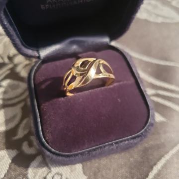 Prsten od žutog zlata 14K. Novo