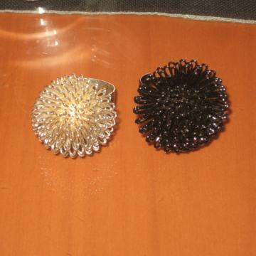 PRSTENJE - crni i boja srebra