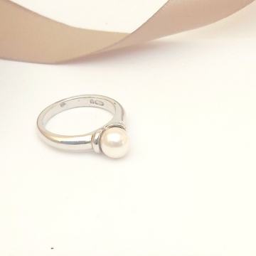 SREBRNI PRSTEN 925 4,1G SA MALIM BISEROM ***DO 24 RATE** R1!