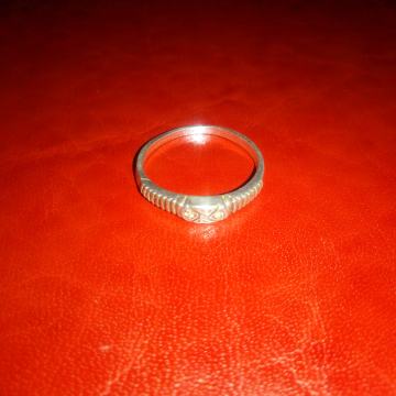 Srebrni prsten sa bijelim kamenjem 900, 18mm, 2g