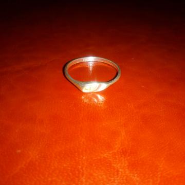 Srebrni prsten sa bijelim kamenom 900, 17mm, 2g